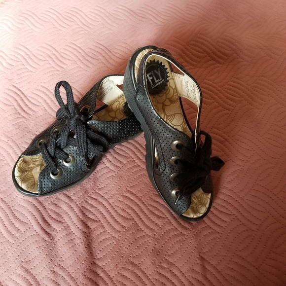 FLY LONDON WEDGE - Picture 2 of 7